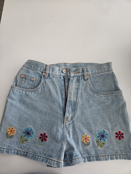 Rio Pants - Light Blue Vintage Hong Kong Embroidered Floral Women’s Denim Shorts Size 11